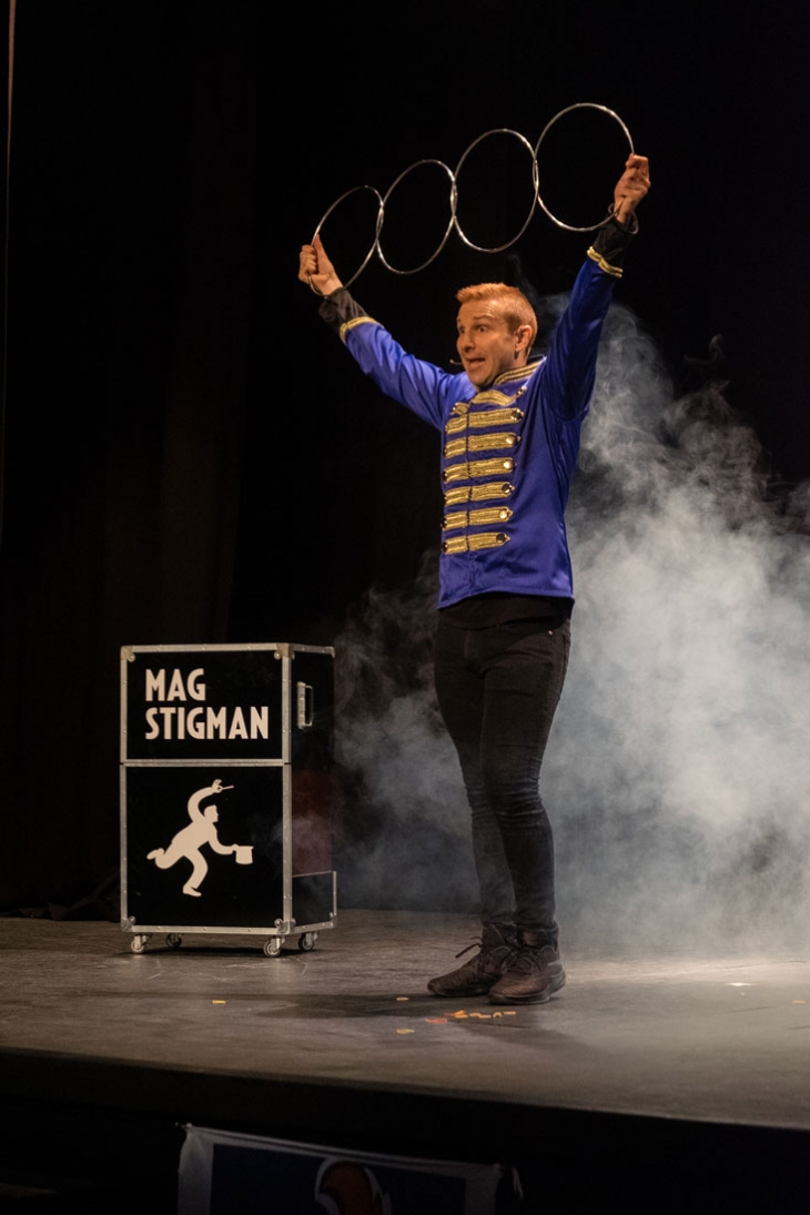 Sants Gen&iacute;s 2021: El circ dels impossibles amb el Mag Stigman