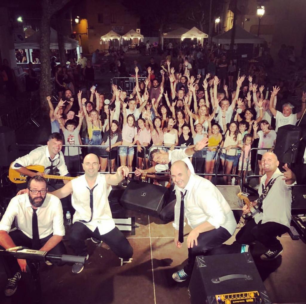 The covers band