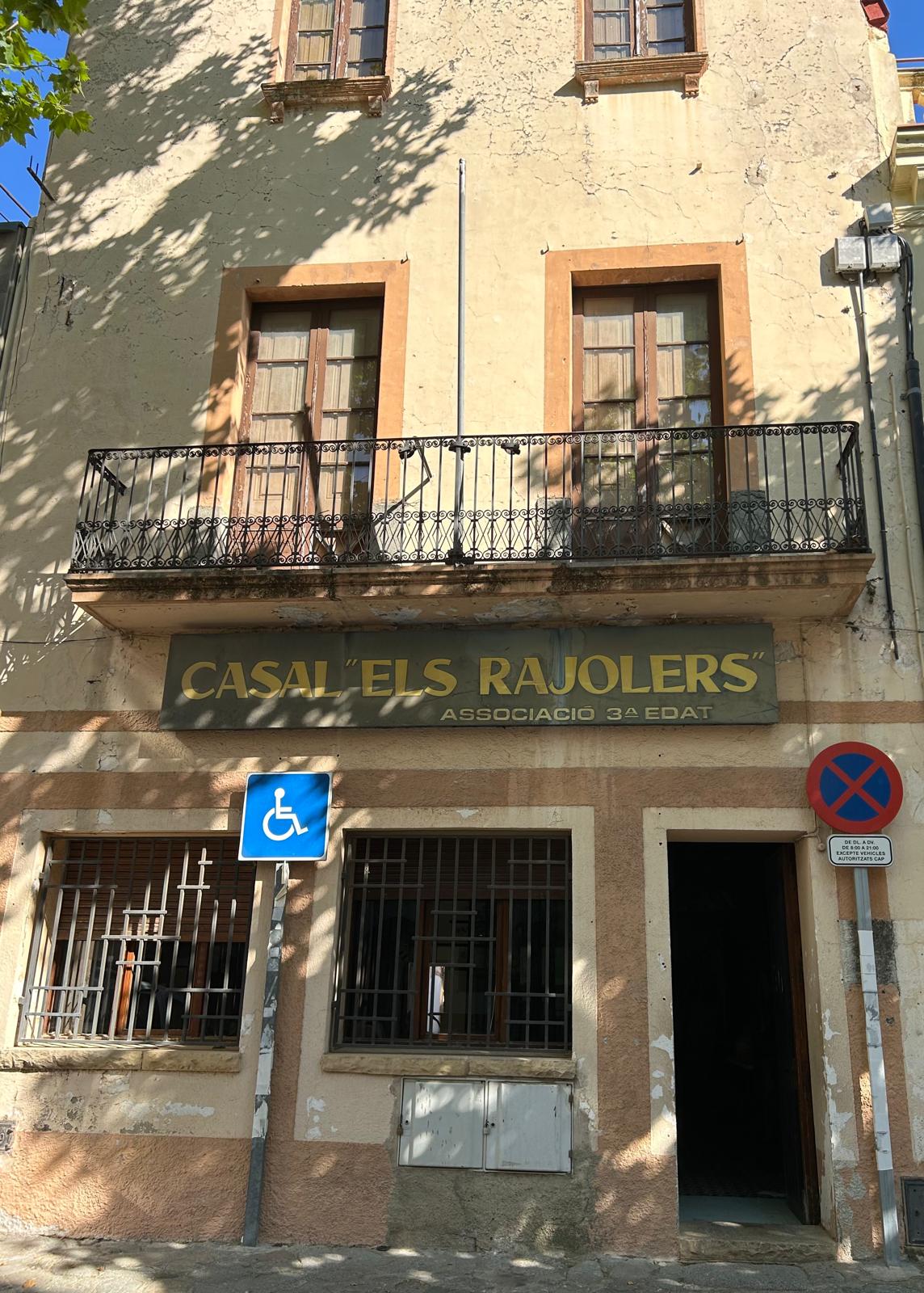 Primer pas per a transformar els Rajolers en un edifici d'habitatges